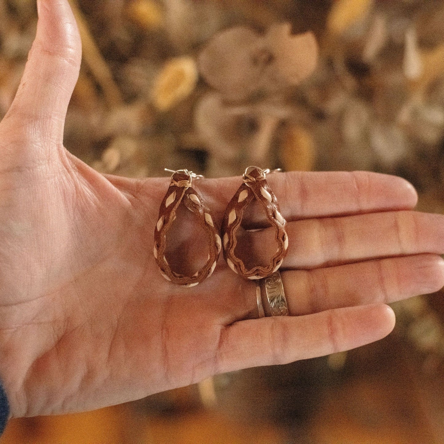 Buckstitch Mini Hoops - Saddle Tan & Ivory